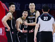 瓯越黑豹队对阵姑苏鲸鲨队，电竞淘汰赛险胜，内线统治篮板——外援联手发威